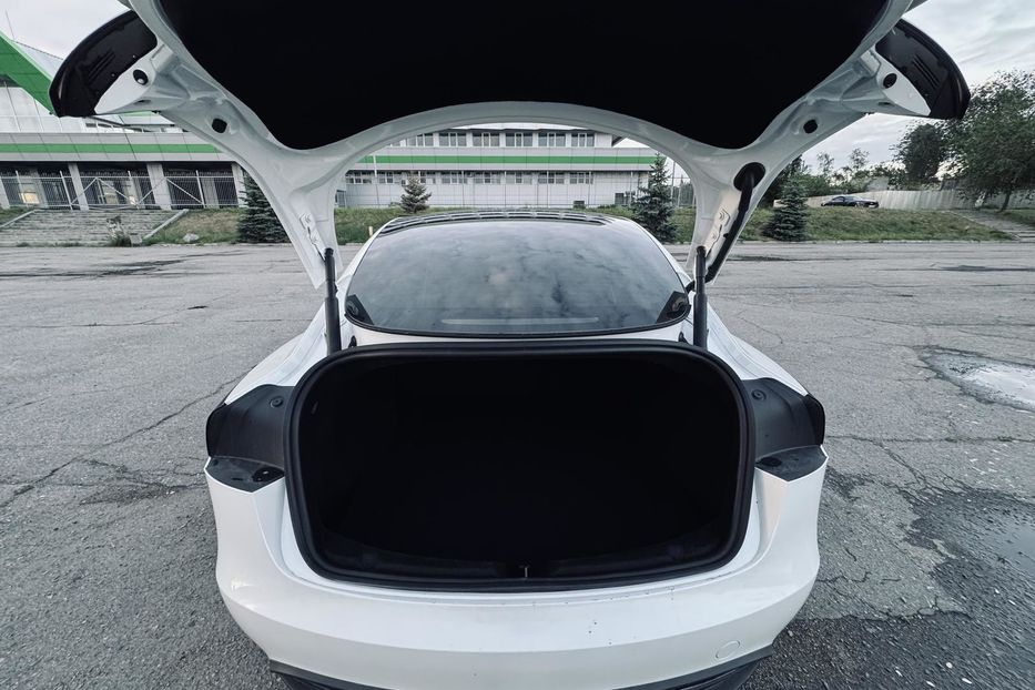 Продам Tesla Model 3 2024 года в г. Кременчуг, Полтавская область