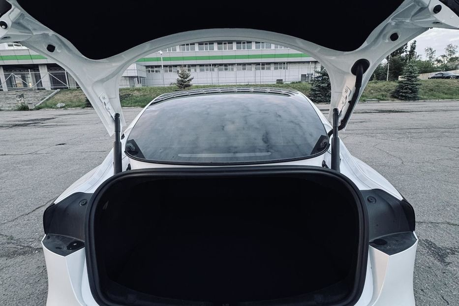 Продам Tesla Model 3 2024 года в г. Кременчуг, Полтавская область