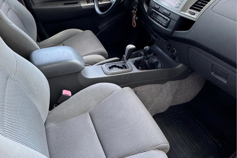 Продам Toyota Hilux 2010 года в г. Краматорск, Донецкая область
