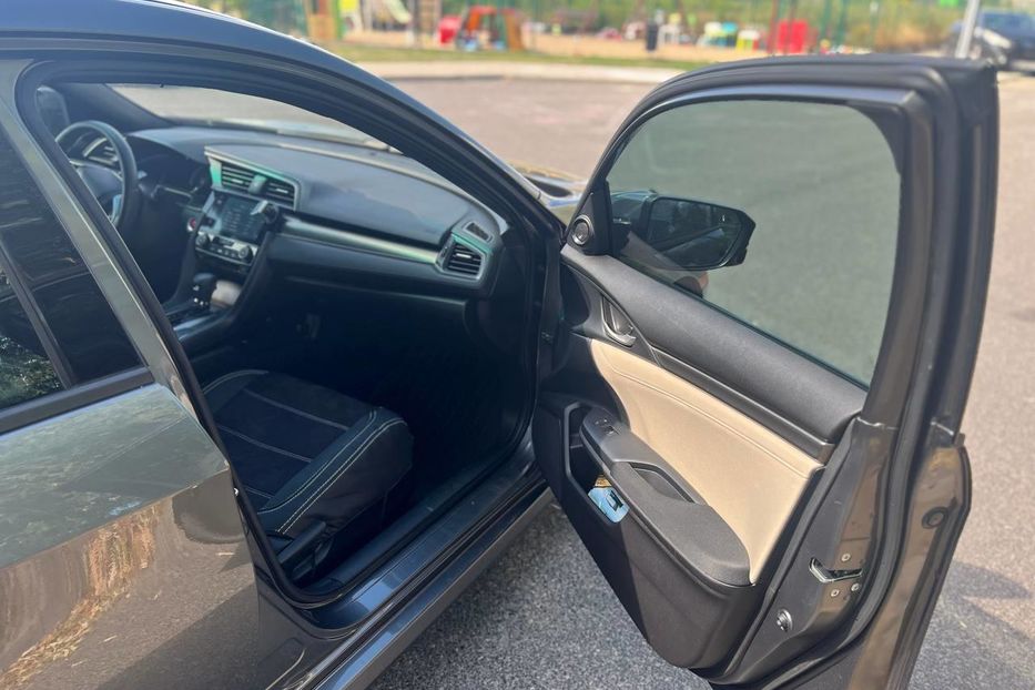 Продам Honda Civic X 2017 года в Львове