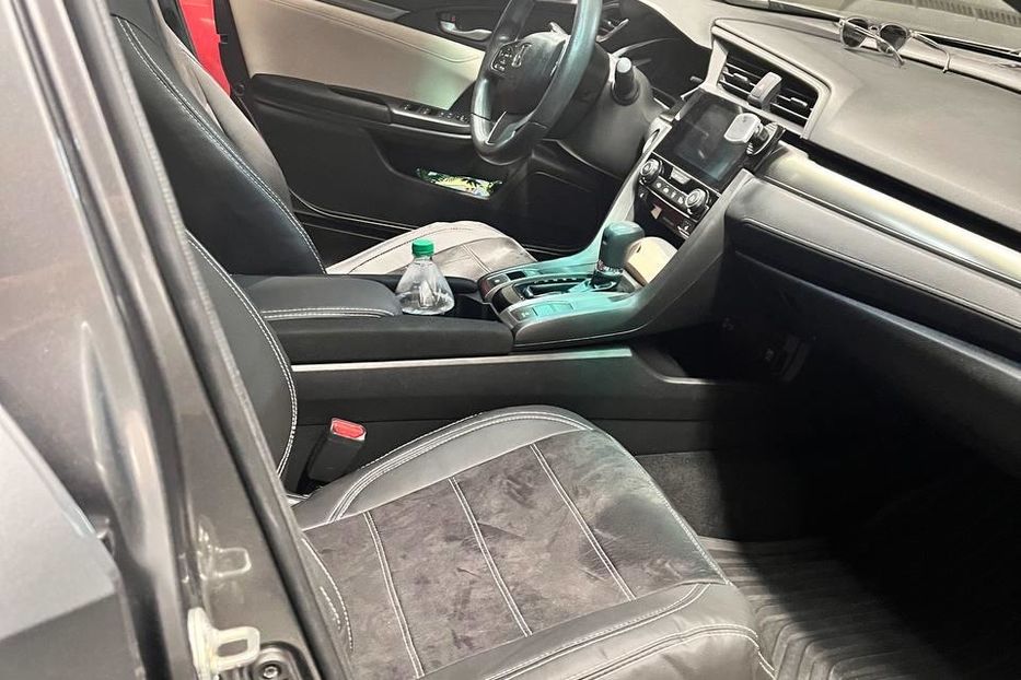 Продам Honda Civic X 2017 года в Львове