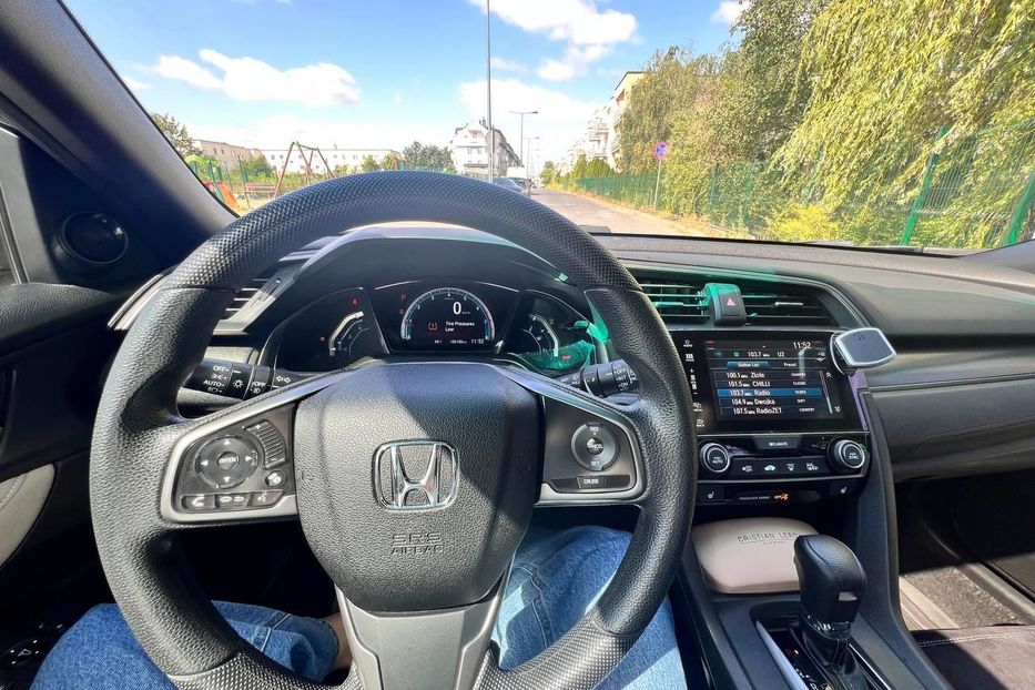 Продам Honda Civic X 2017 года в Львове