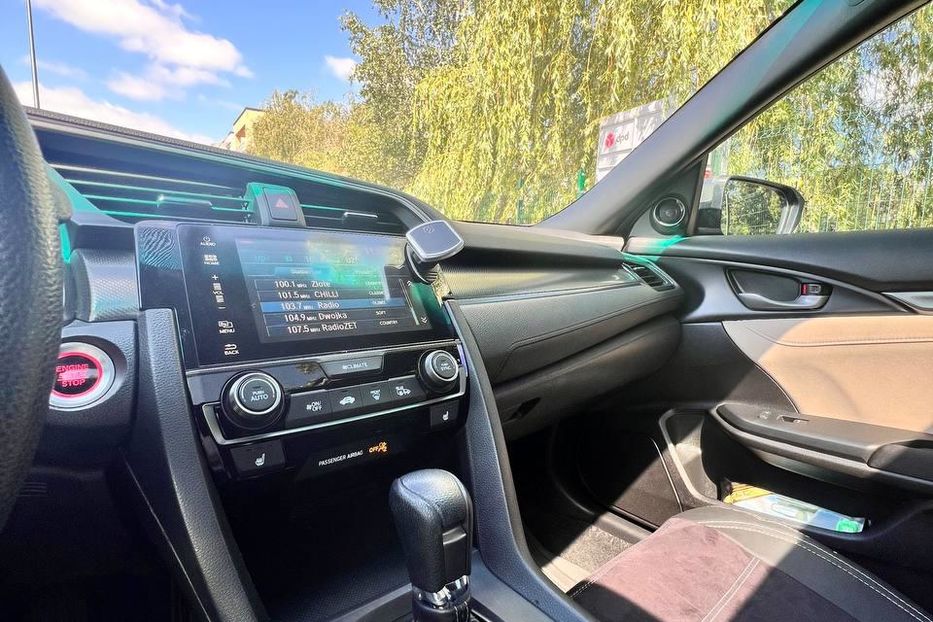 Продам Honda Civic X 2017 года в Львове