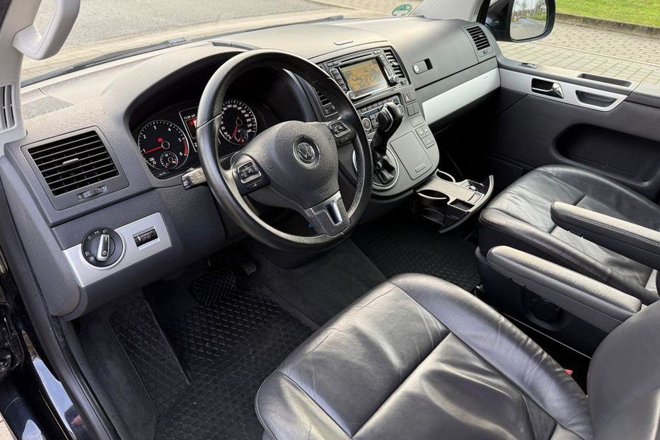 Продам Volkswagen T5 (Transporter) пасс. 2012 года в Одессе