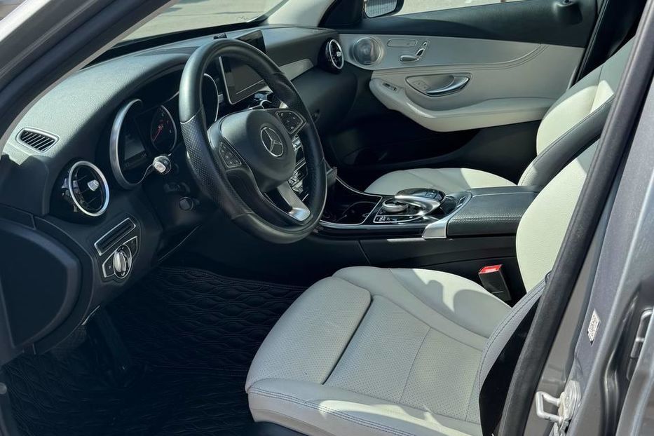 Продам Mercedes-Benz C-Class 300 2015 года в Киеве