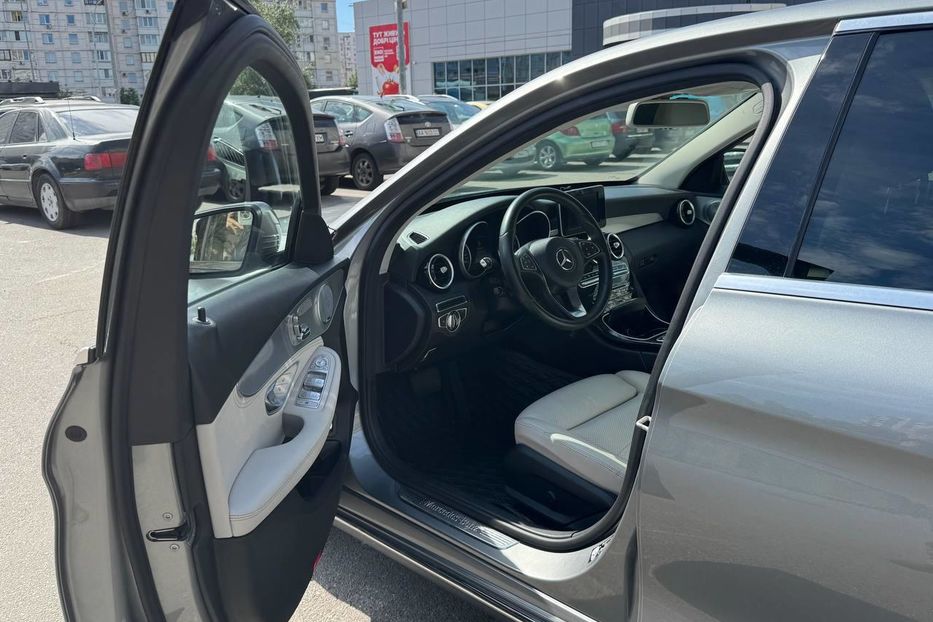 Продам Mercedes-Benz C-Class 300 2015 года в Киеве