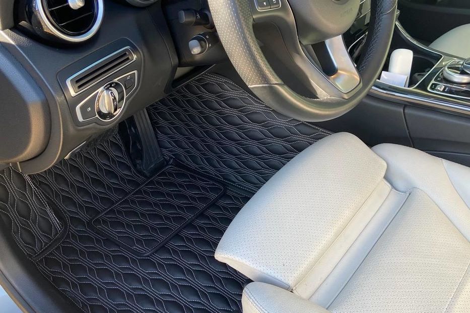 Продам Mercedes-Benz C-Class 300 2015 года в Киеве