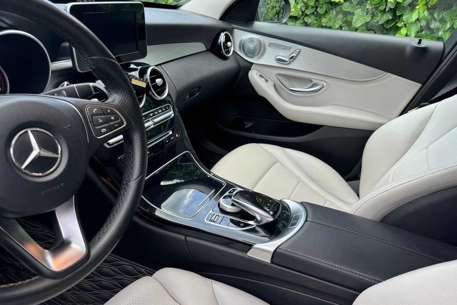 Продам Mercedes-Benz C-Class 300 2015 года в Киеве