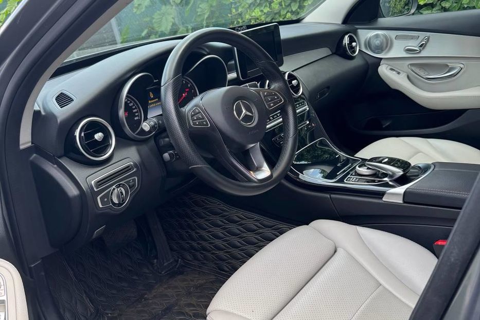 Продам Mercedes-Benz C-Class 300 2015 года в Киеве