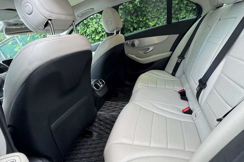 Продам Mercedes-Benz C-Class 300 2015 года в Киеве