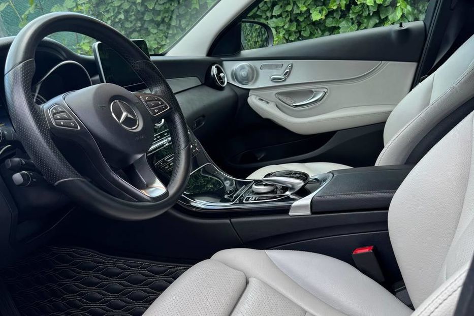 Продам Mercedes-Benz C-Class 300 2015 года в Киеве