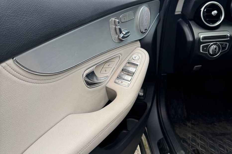 Продам Mercedes-Benz C-Class 300 2015 года в Киеве