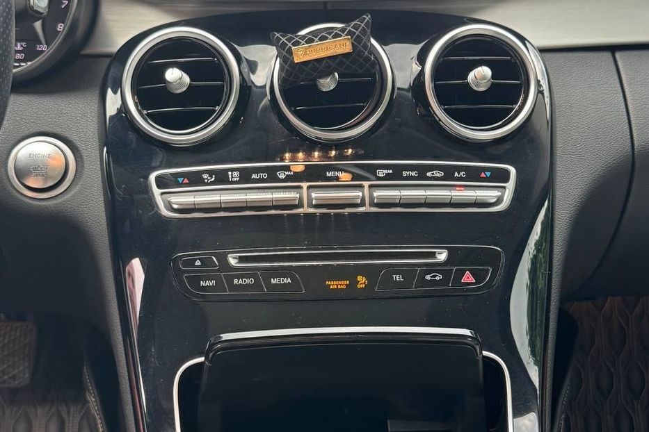 Продам Mercedes-Benz C-Class 300 2015 года в Киеве