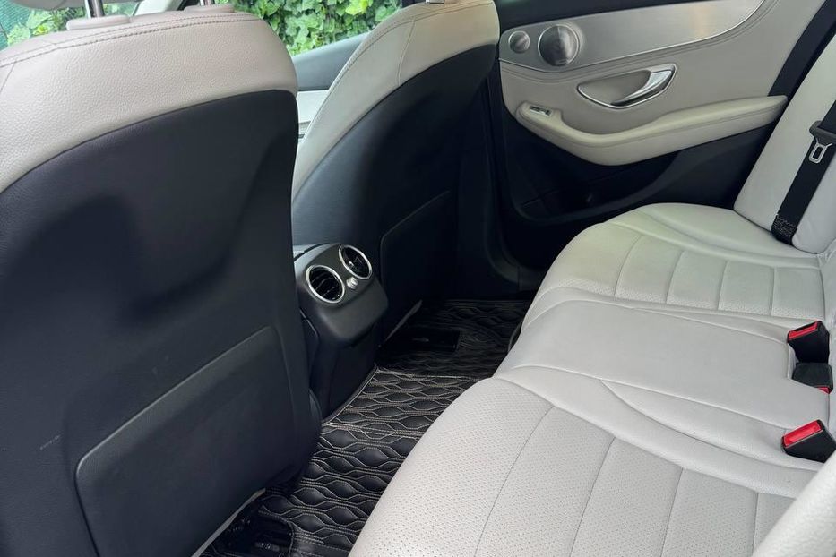 Продам Mercedes-Benz C-Class 300 2015 года в Киеве