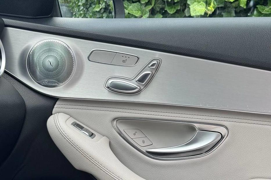Продам Mercedes-Benz C-Class 300 2015 года в Киеве