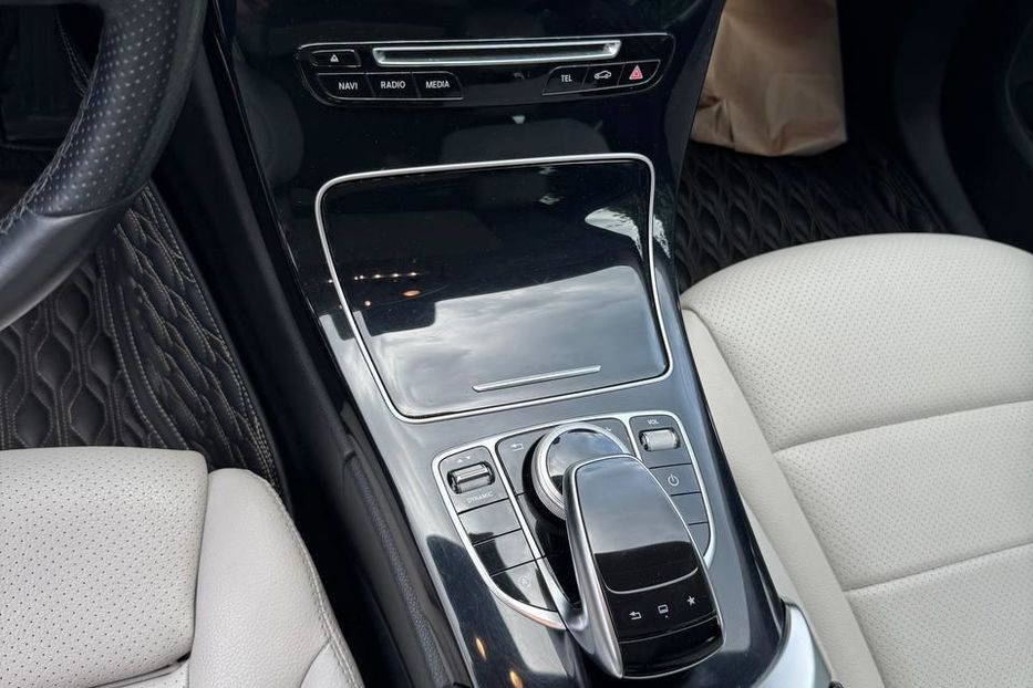 Продам Mercedes-Benz C-Class 300 2015 года в Киеве