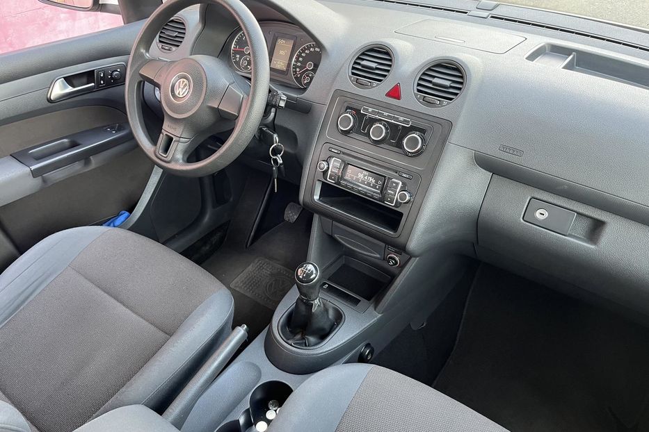 Продам Volkswagen Caddy пасс. Trend 2013 года в Киеве
