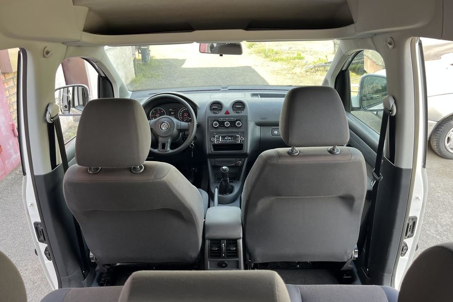 Продам Volkswagen Caddy пасс. Trend 2013 года в Киеве