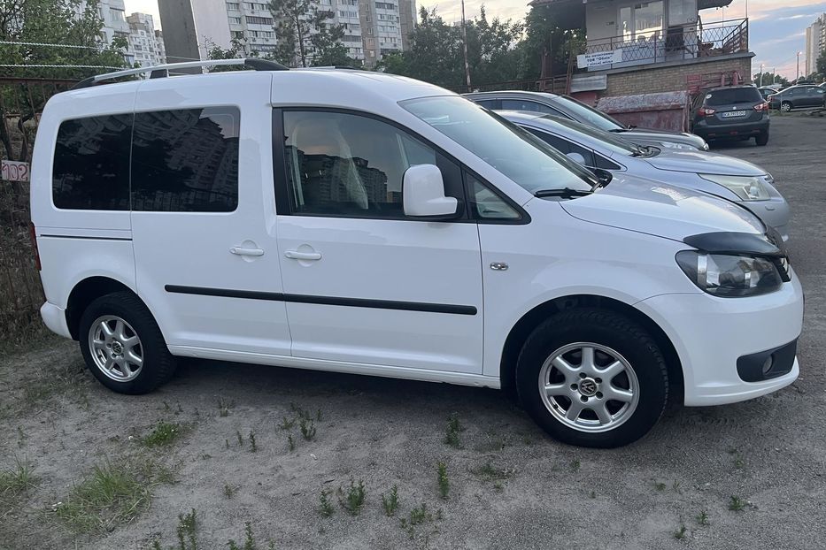 Продам Volkswagen Caddy пасс. Trend 2013 года в Киеве