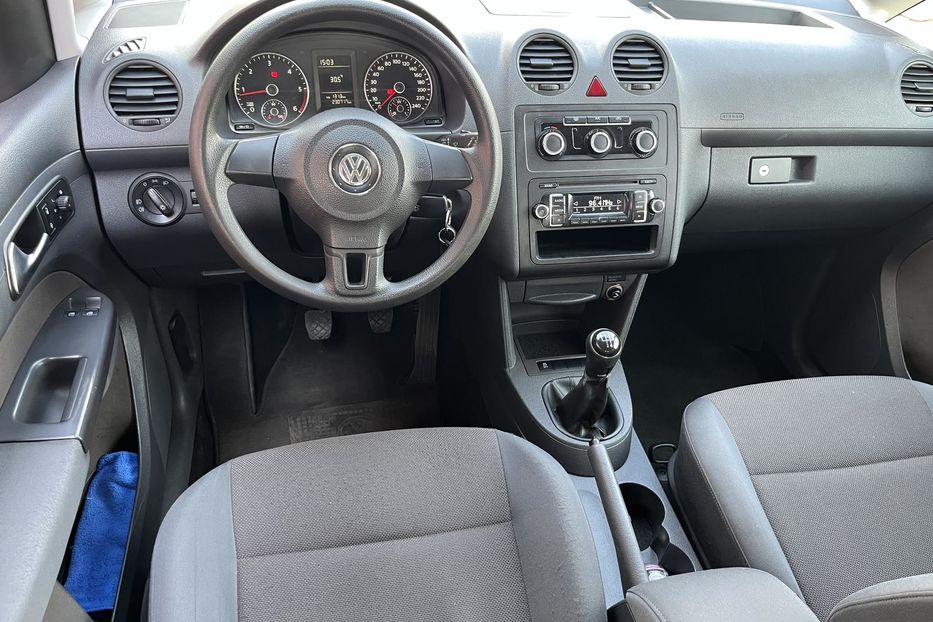 Продам Volkswagen Caddy пасс. Trend 2013 года в Киеве