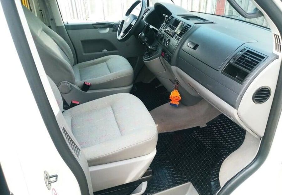 Продам Volkswagen T5 (Transporter) пасс. 2004 года в Житомире