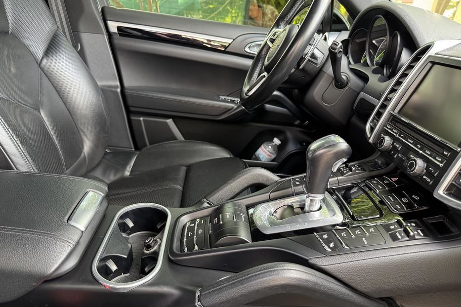 Продам Porsche Cayenne Plug-in Hybrid 2016 года в Одессе