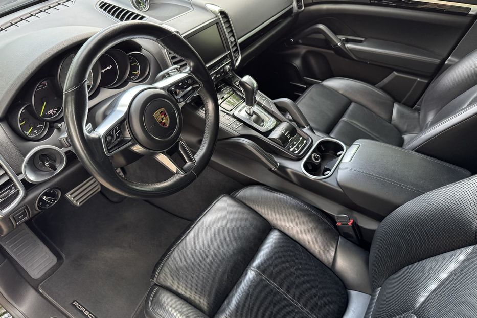 Продам Porsche Cayenne Plug-in Hybrid 2016 года в Одессе
