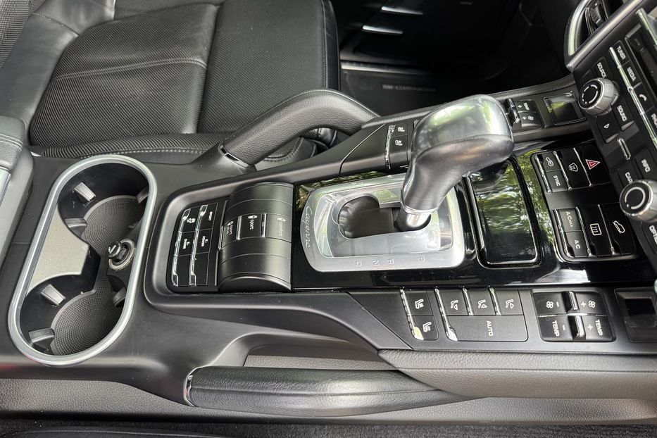 Продам Porsche Cayenne Plug-in Hybrid 2016 года в Одессе