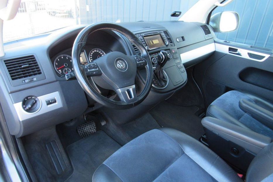 Продам Volkswagen T5 (Transporter) пасс. 2012 года в Днепре