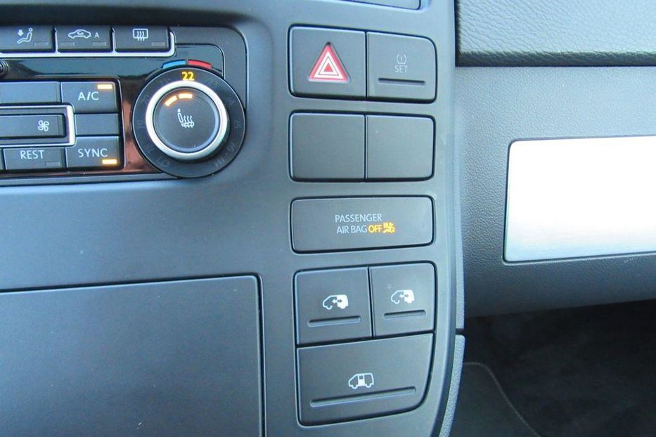 Продам Volkswagen T5 (Transporter) пасс. 2012 года в Днепре