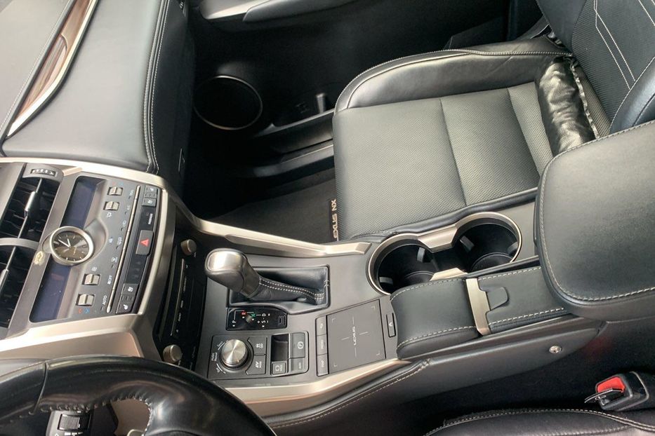 Продам Lexus NX 300 2017 года в Киеве