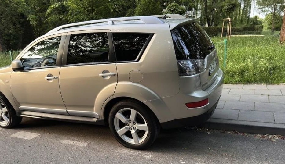 Продам Mitsubishi Outlander 2.0 DID Intense + 2009 года в г. Кривой Рог, Днепропетровская область