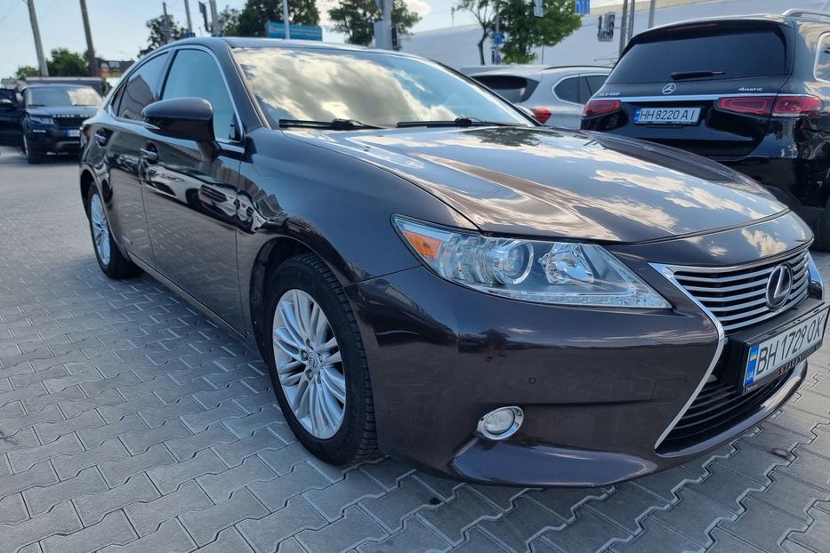 Продам Lexus ES 300 Hybride 2013 года в Одессе