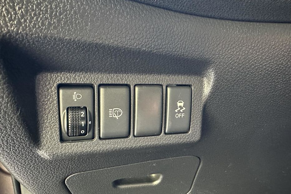 Продам Nissan X-Trail 2.5 AT 4WD 2012 года в Киеве