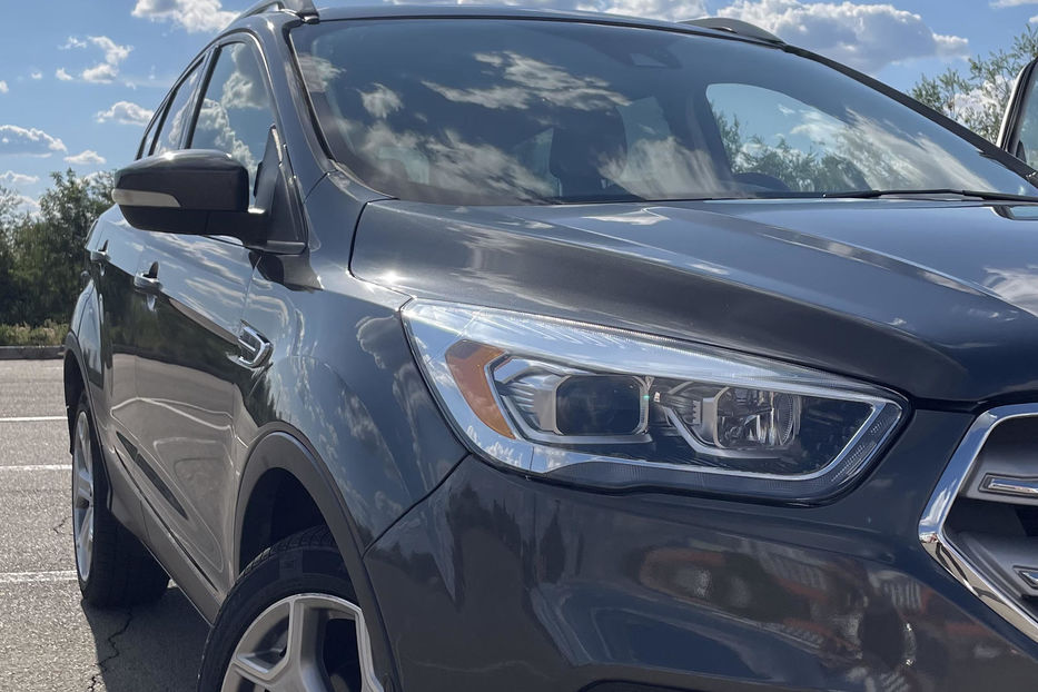 Продам Ford Escape TITANIUM 4WD 2019 года в г. Кривой Рог, Днепропетровская область