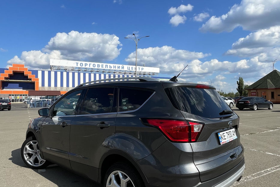 Продам Ford Escape TITANIUM 4WD 2019 года в г. Кривой Рог, Днепропетровская область