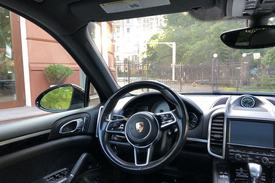 Продам Porsche Cayenne -Hybrid.3.0 Plugin. 2016 года в Одессе
