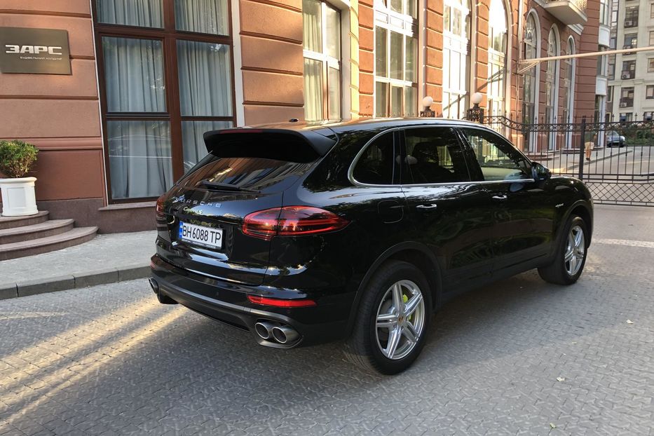 Продам Porsche Cayenne -Hybrid.3.0 Plugin. 2016 года в Одессе