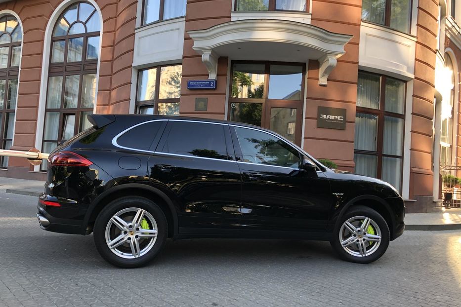Продам Porsche Cayenne -Hybrid.3.0 Plugin. 2016 года в Одессе