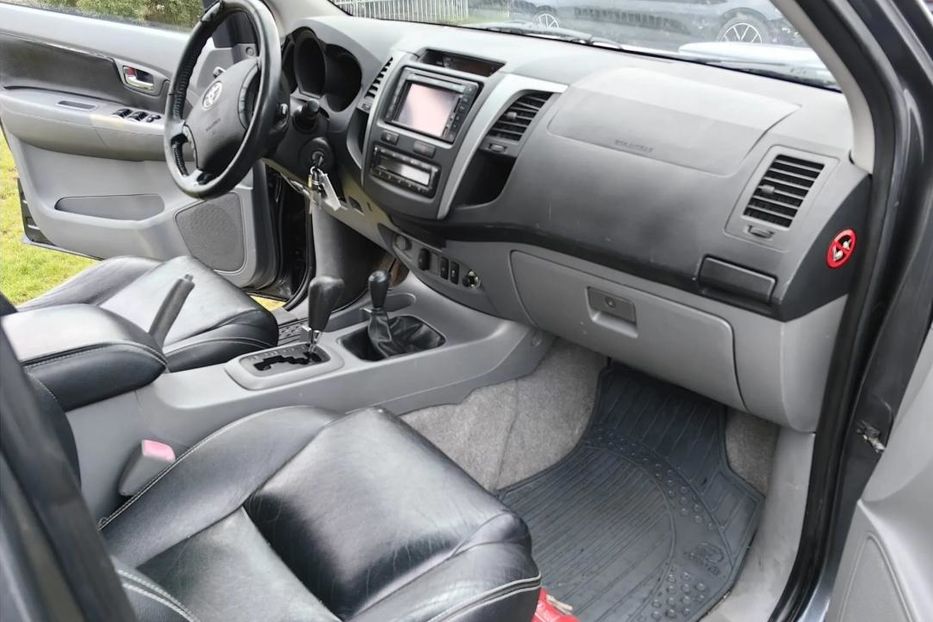 Продам Toyota Hilux 2010 года в Харькове