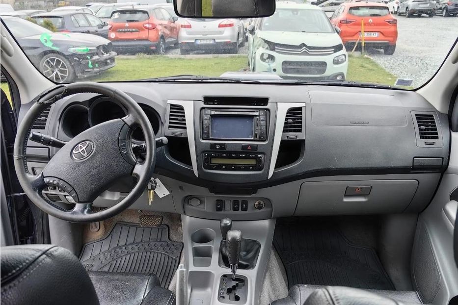 Продам Toyota Hilux 2010 года в Харькове