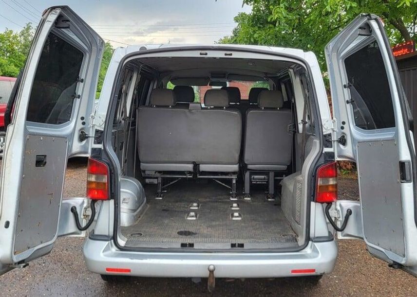 Продам Volkswagen T5 (Transporter) пасс. 2004 года в Харькове