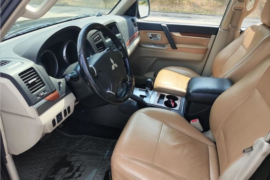 Продам Mitsubishi Pajero 2010 года в Харькове