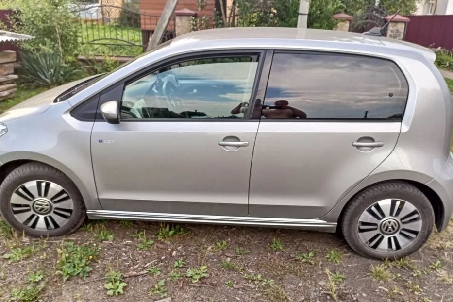 Продам Volkswagen Up 2018 года в Луцке