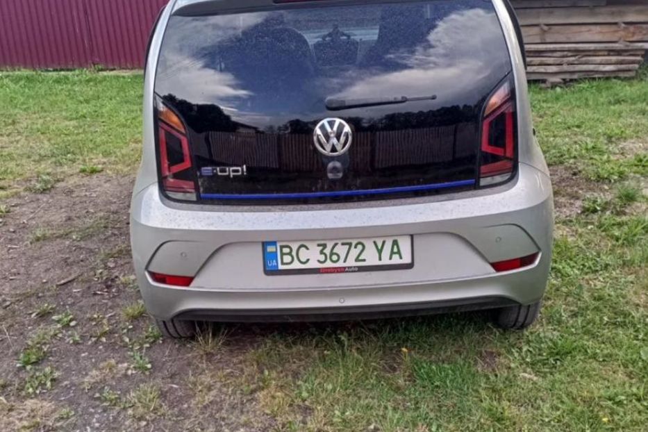 Продам Volkswagen Up 2018 года в Луцке