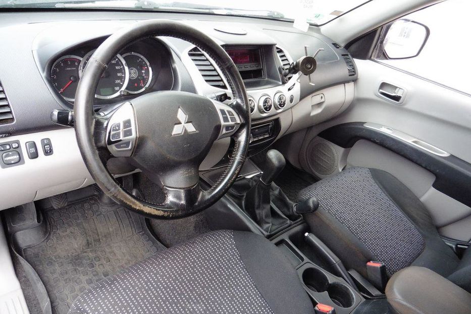 Продам Mitsubishi L 200 2010 года в Харькове