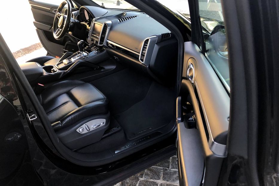 Продам Porsche Cayenne Plug-in Hybrid. 2016 года в Одессе