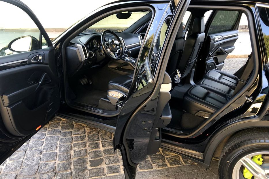Продам Porsche Cayenne Plug-in Hybrid. 2016 года в Одессе