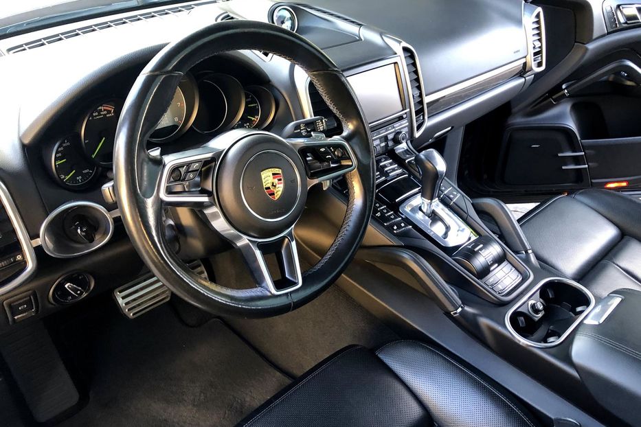 Продам Porsche Cayenne Plug-in Hybrid. 2016 года в Одессе