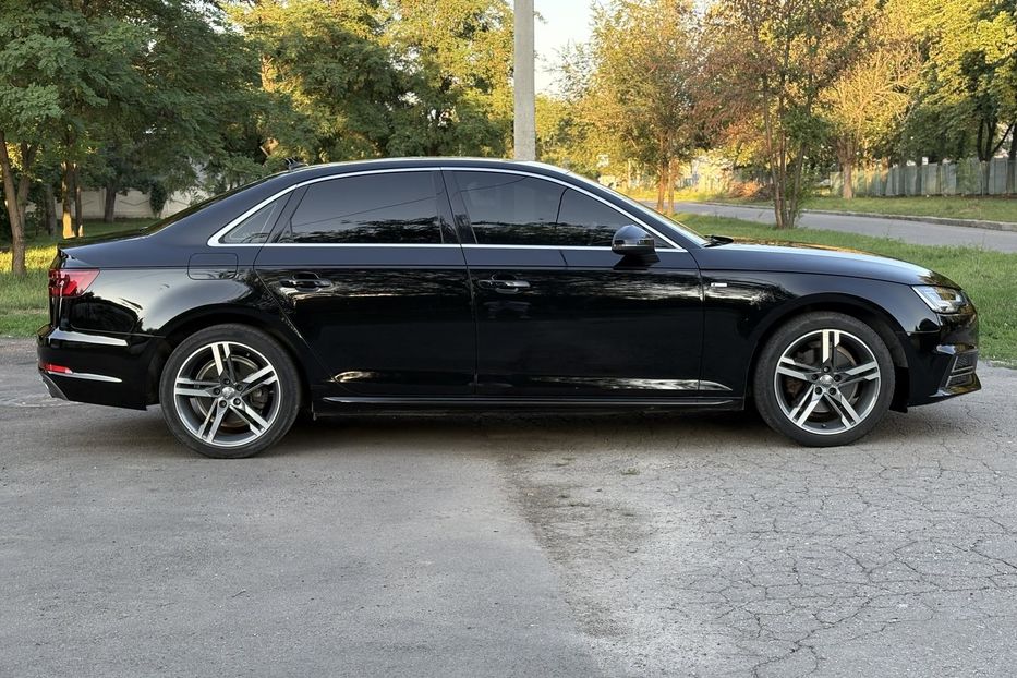 Продам Audi A4 2017 года в Харькове